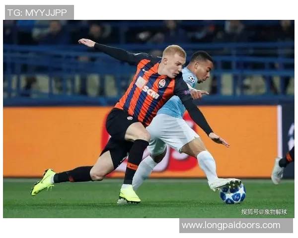 伊普斯维奇与潘尼苏拉的精彩对决揭示足球战术与团队协作的魅力 伊普斯维奇与潘尼苏拉的精彩对决揭示足球战术与团队协作的魅力