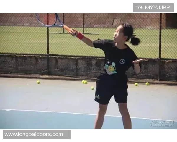 提升网球技术的关键要素：发球、接发球与步伐训练全攻略